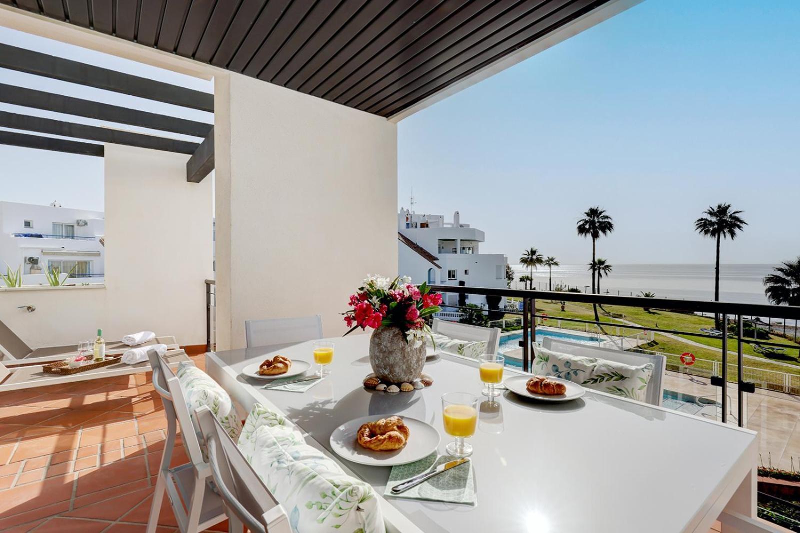 Sunrise Beach Front - Casares Del Mar Kültér fotó
