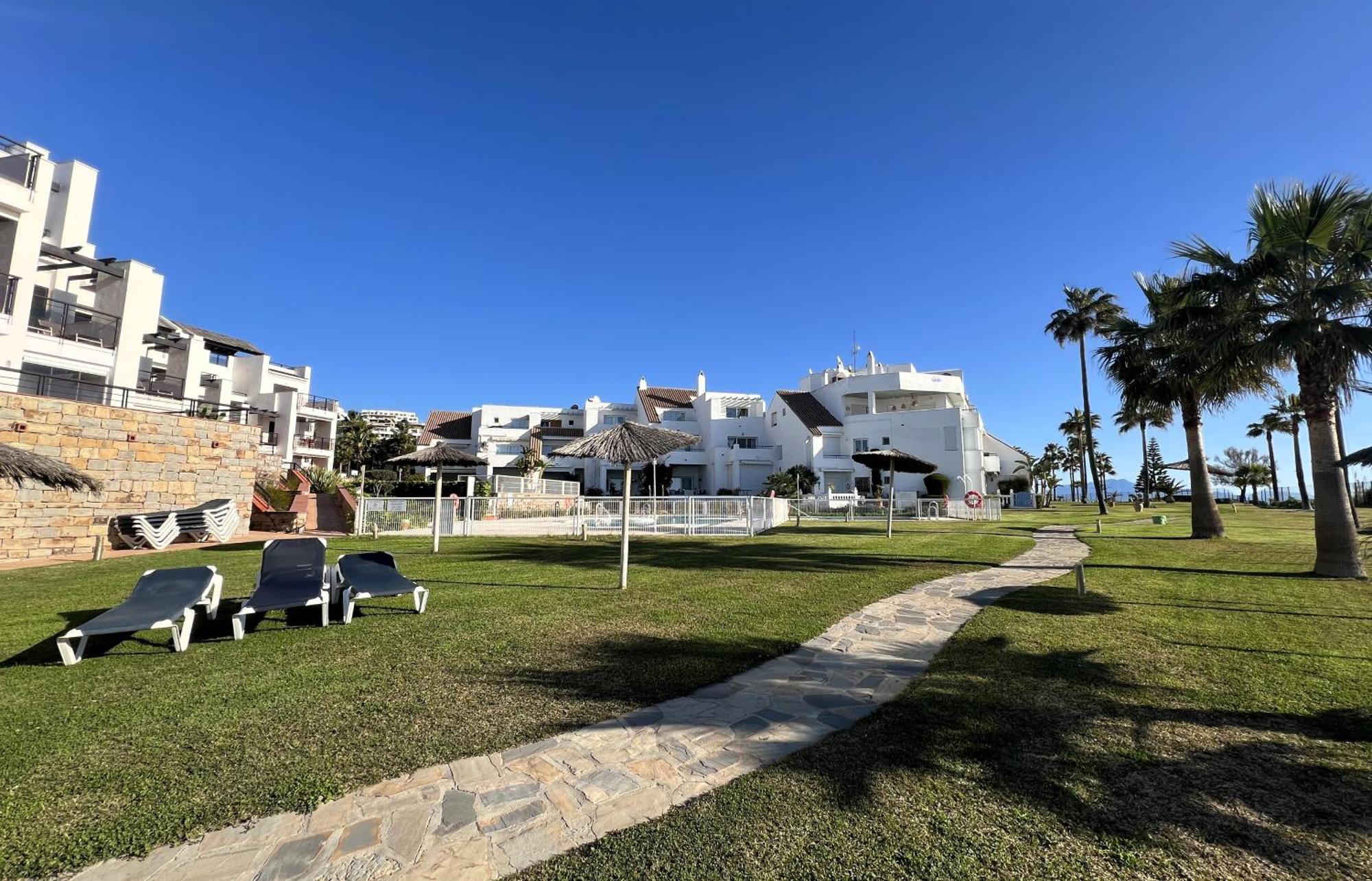 Sunrise Beach Front - Casares Del Mar Kültér fotó