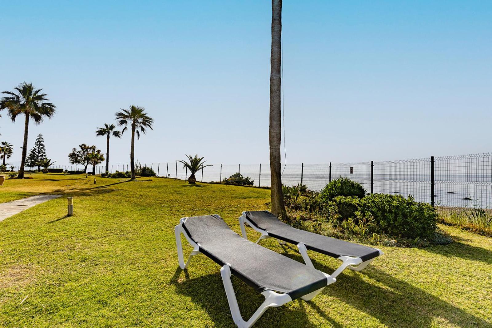 Sunrise Beach Front - Casares Del Mar Kültér fotó