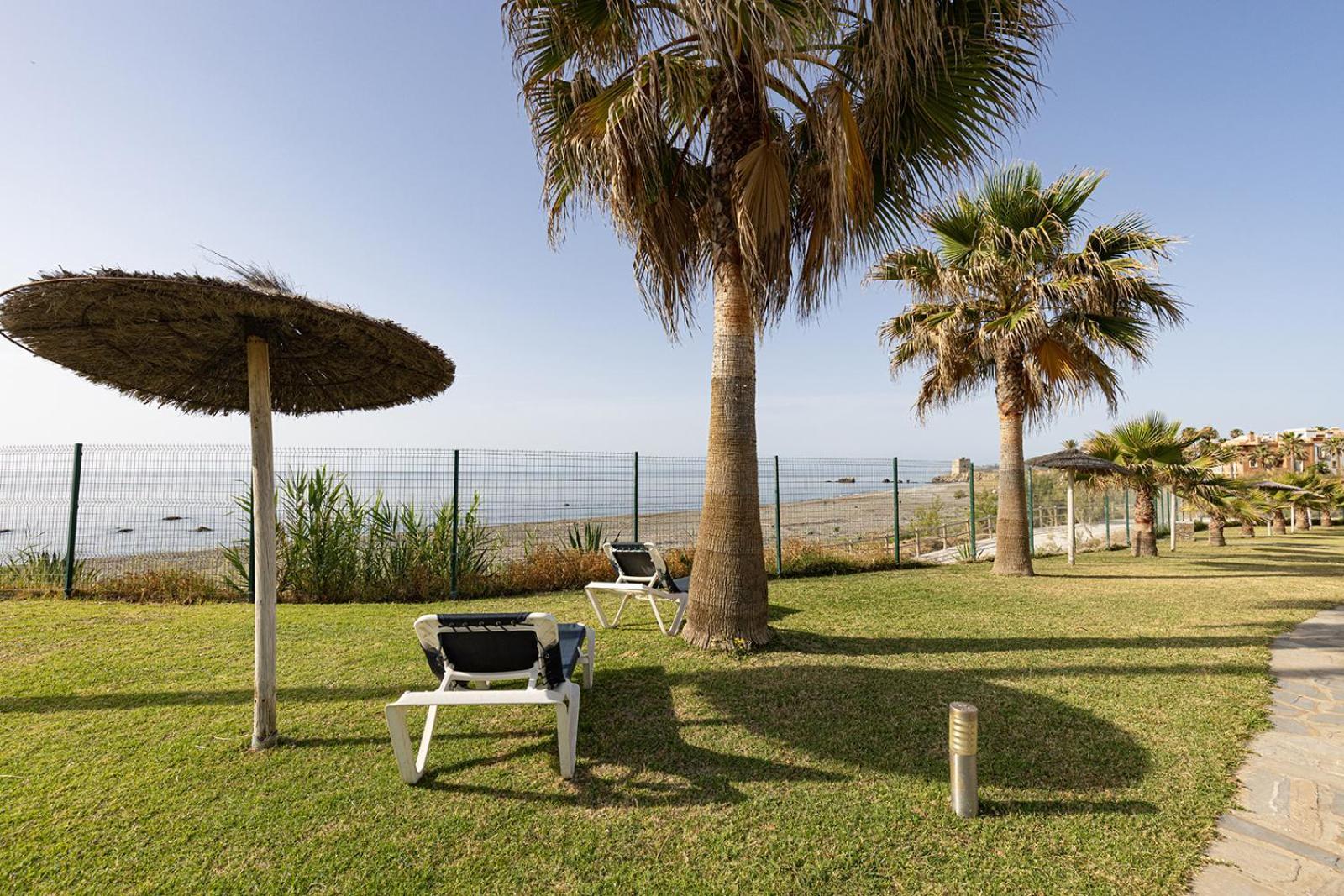 Sunrise Beach Front - Casares Del Mar Kültér fotó