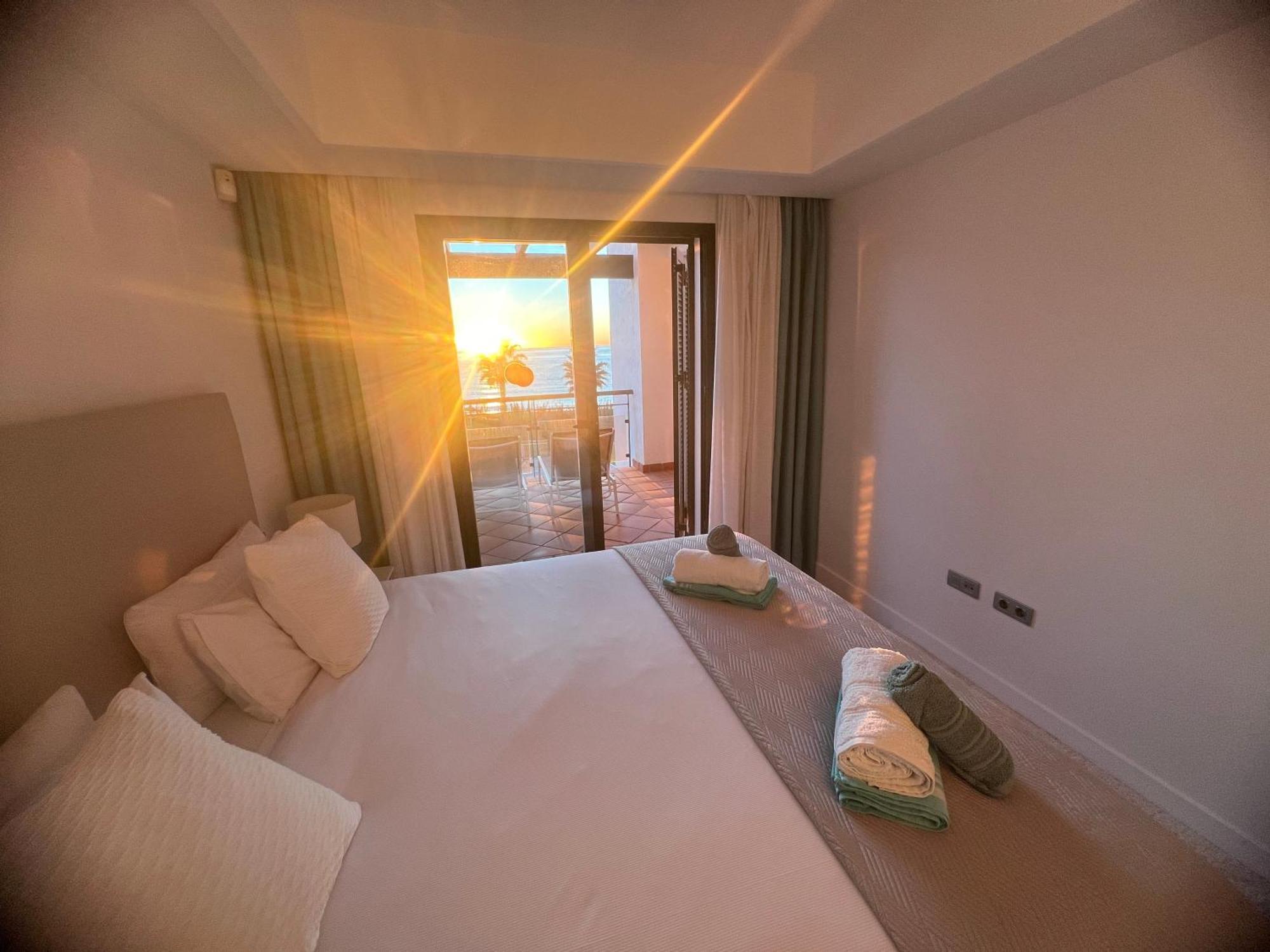 Sunrise Beach Front - Casares Del Mar Kültér fotó