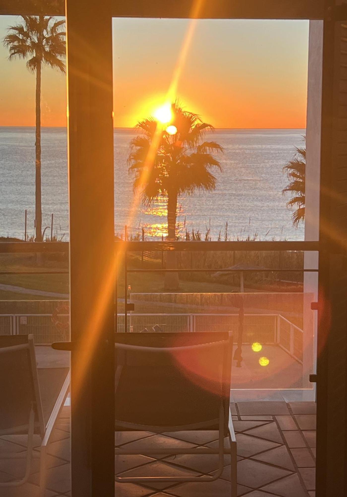 Sunrise Beach Front - Casares Del Mar Kültér fotó